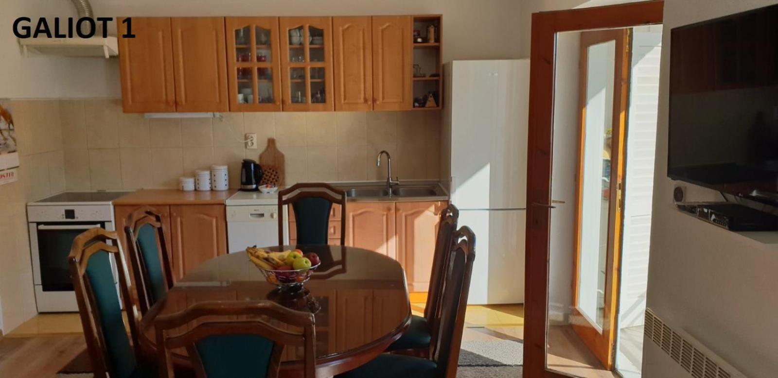 Apartmani Galiot Игало Номер фото